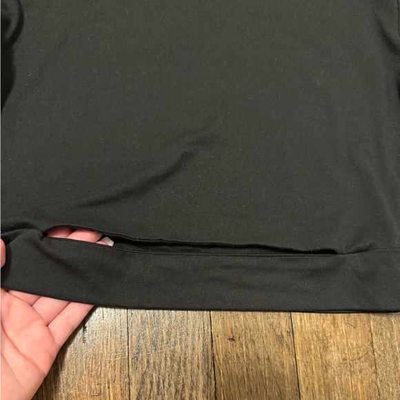 black mock neck cropped long sleeve!🖤 - Picture 4 of 4